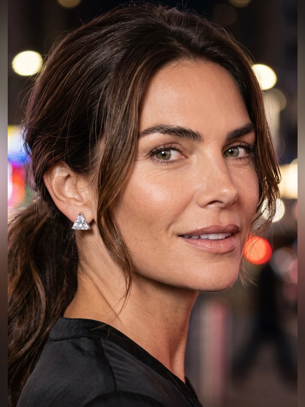 🏷️‼️5/$25🏷️‼️🩶CRYSTAL AVENUE🩶Silver-Tone Triangle CZ Stud Earrings/NIP